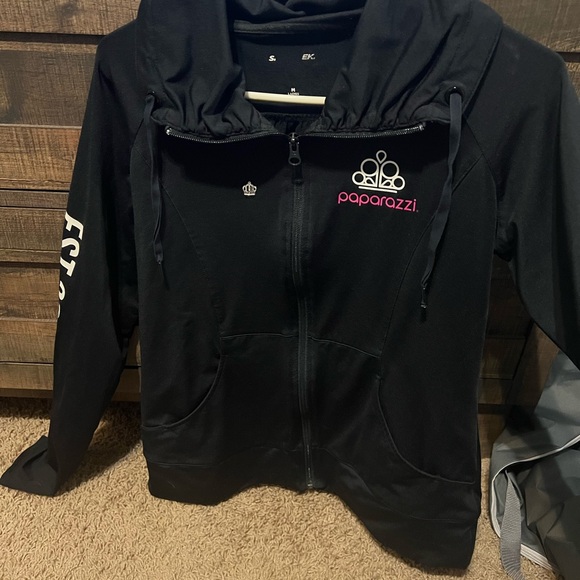 Lot of 11 paparazzi tshirts and jackets
Good used condition - Picture 3 of 13